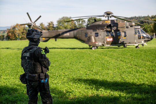 Konvoischutz Armeehelikopter Kantonspolizei Bern